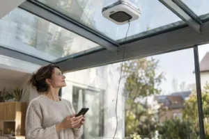 Fensterputzroboter über Kopf reinigen: Welche Modelle das wirklich können